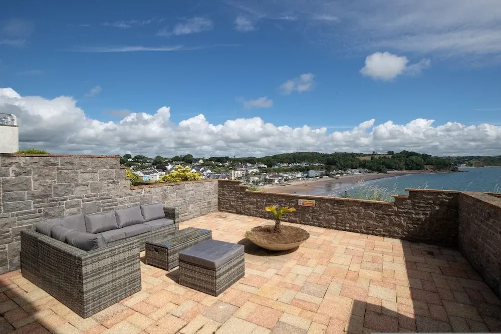 Captains View - Sea and Harbour Views Parking