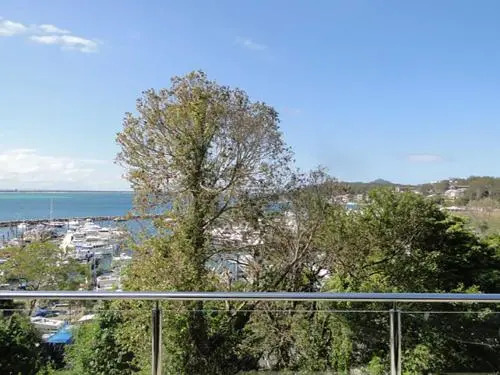 3 'Paradiso', 4 Laman Street - aircon, pool, heart of town, water views