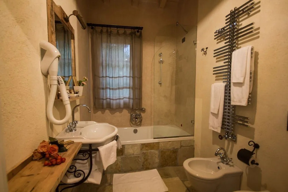 Olimagio Farm Stay with animals and 25m pool, beach at cycling distance