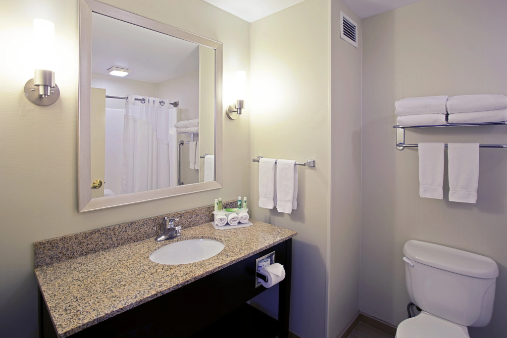 Holiday Inn Express Hotel & Suites Grand Rapids-North by IHG