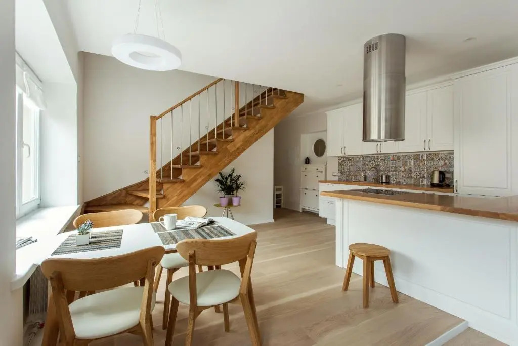 #stayhere - Spacious 2BDR Two Floor I Heart of Old Town