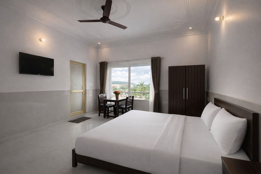 Hotel Govind Palace Near-By The Ganges At Triveni Ghat