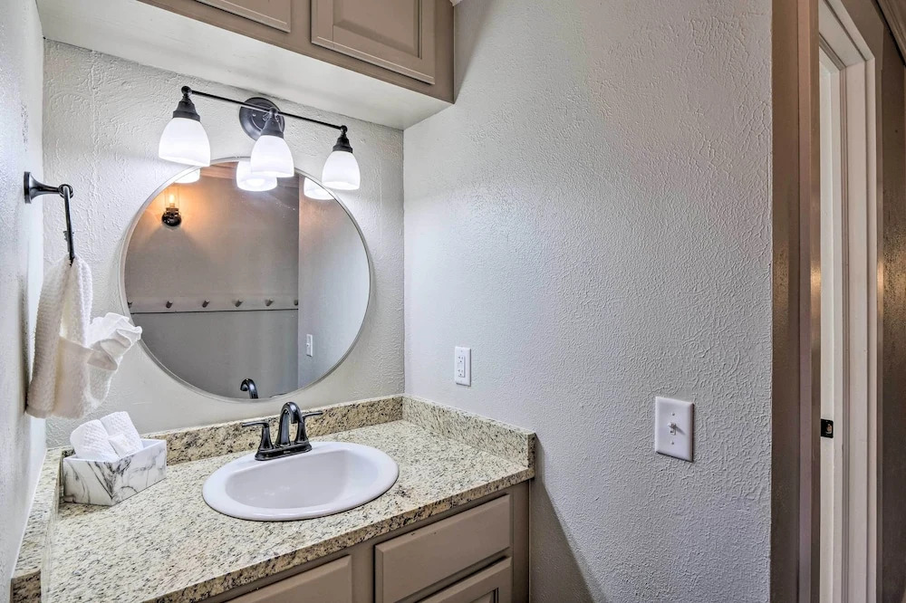 < 1 Mi to Peak 8: Ski Condo in Breck w/ Mtn Views