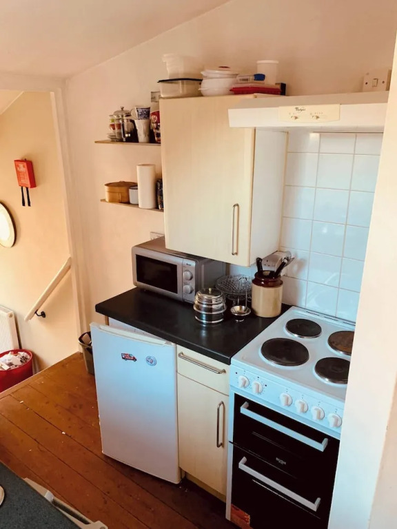 Bright 2-bed Apartment With Office in Newcastle