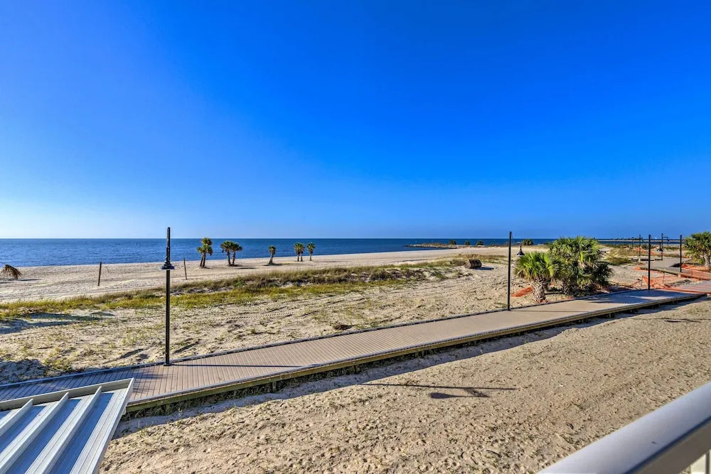 Sunny Beachfront Biloxi Condo w/ Resort Amenities!