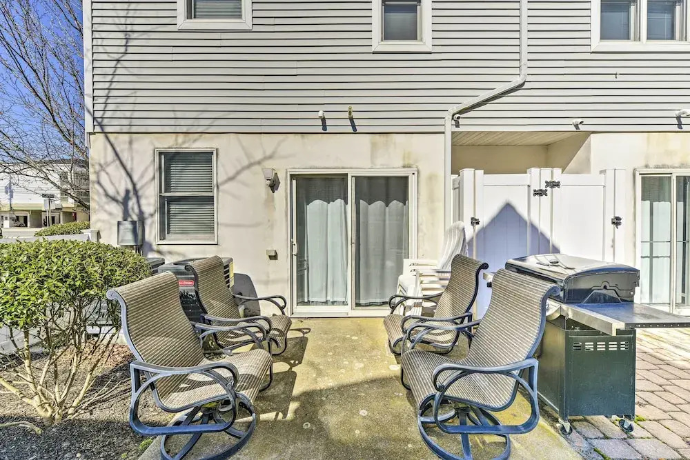 Wildwood Townhome w/ Patio: 1 Block To The Beach!