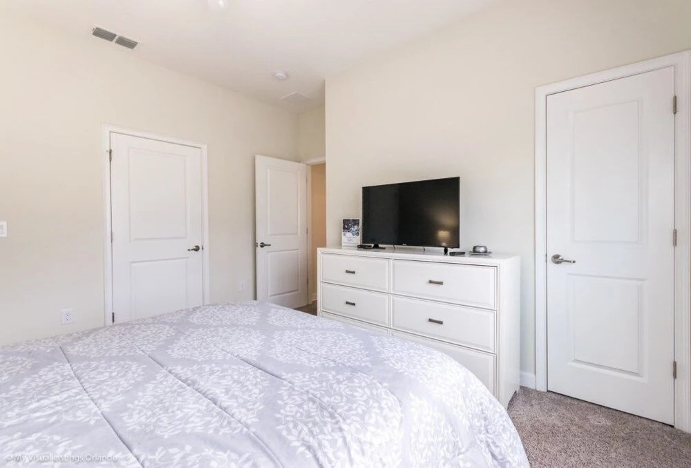 Amazing Story Lake Town Home Sleeps 8 With Pool 4 Bedroom Townhouse by Redawning