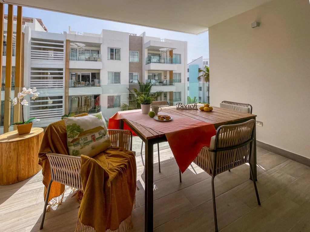 Gorgeous apartment steps from the beach.  B3