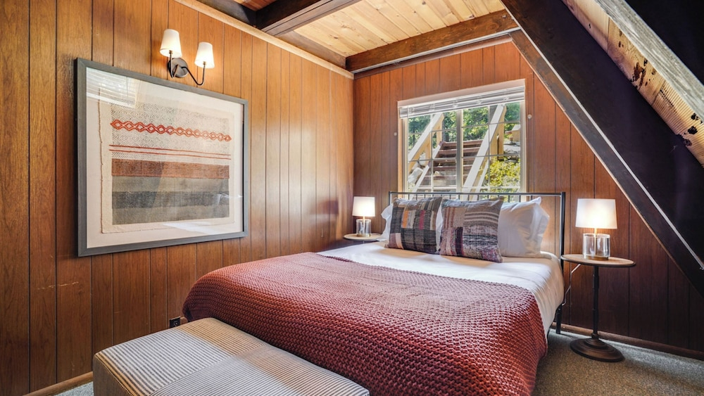 Horizon by Avantstay Stunning A-frame Cabin w/ Hot Tub, Billiards, Lake Views