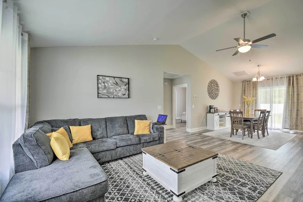 3 Mi to Golf: Loris Home w/ Big Private Yard!