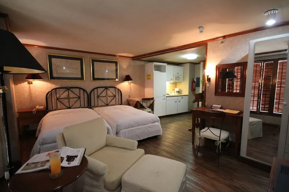 Corporate Executive Orient Suites