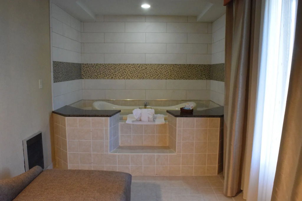 Holiday Inn Express Hotel & Suites Watertown - Thousand Islands by IHG