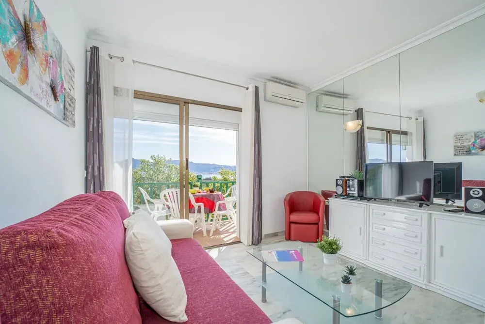 Sea & Mountain View Apartment