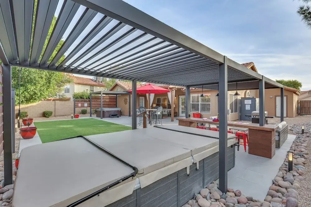 Fenced Hot Tub & Bbq: Modern Scottsdale Retreat