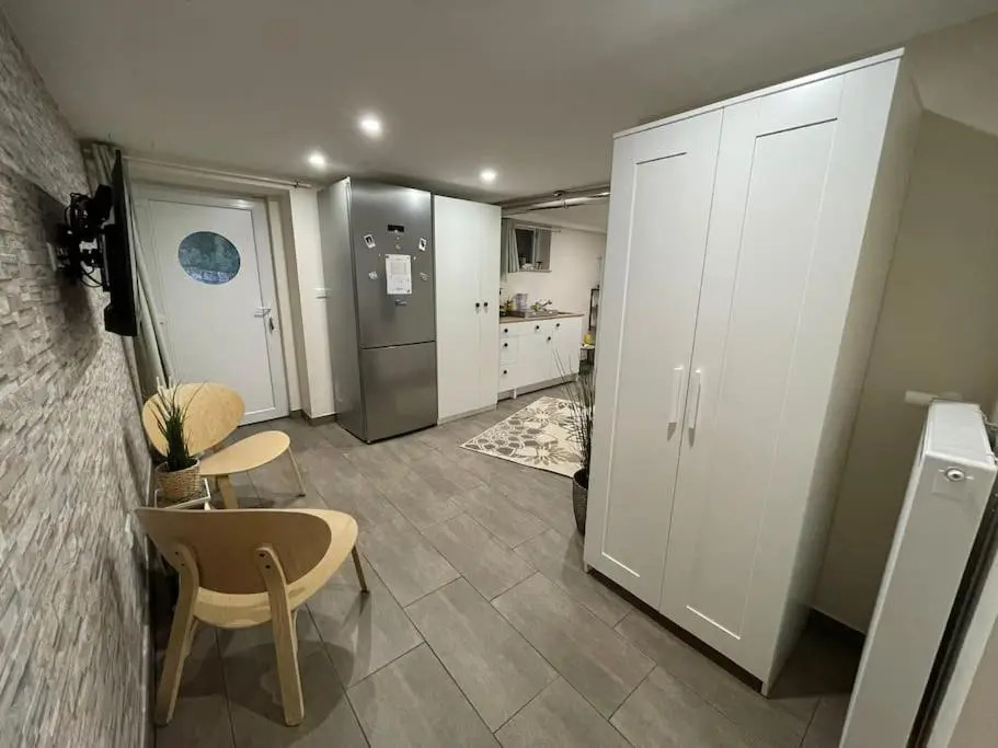 Studio situé aux abords de la forêt avec parking