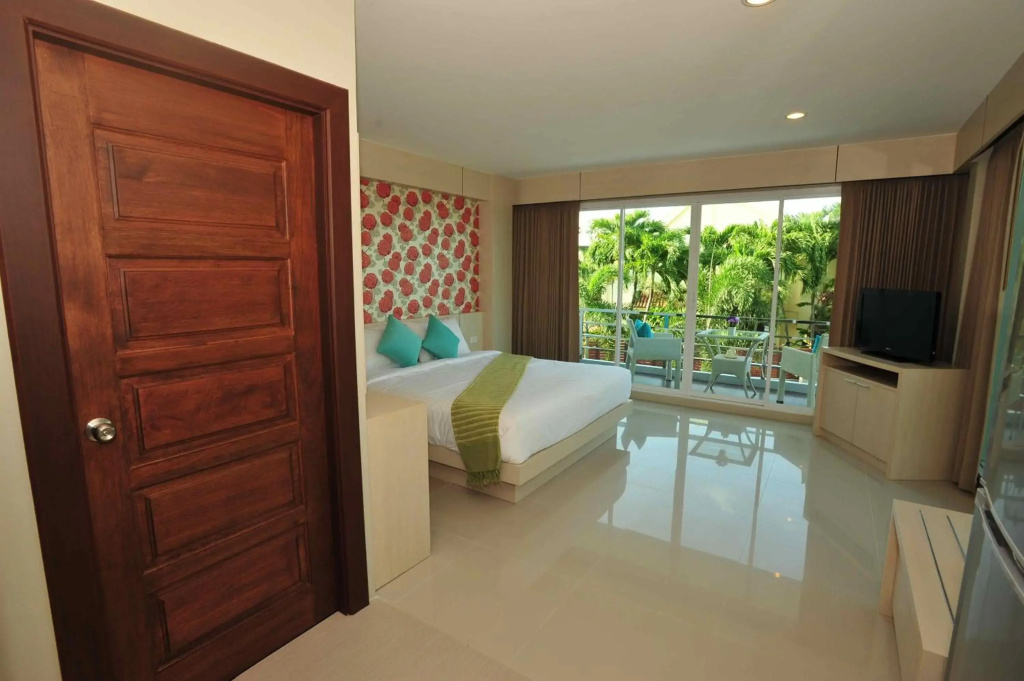 Chalong Beach Front Residence