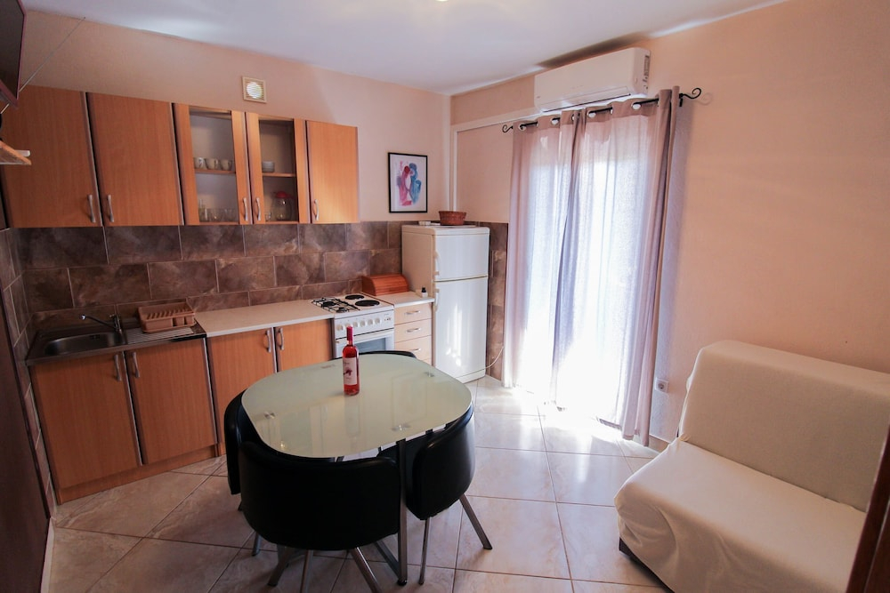 Apartments Mladen