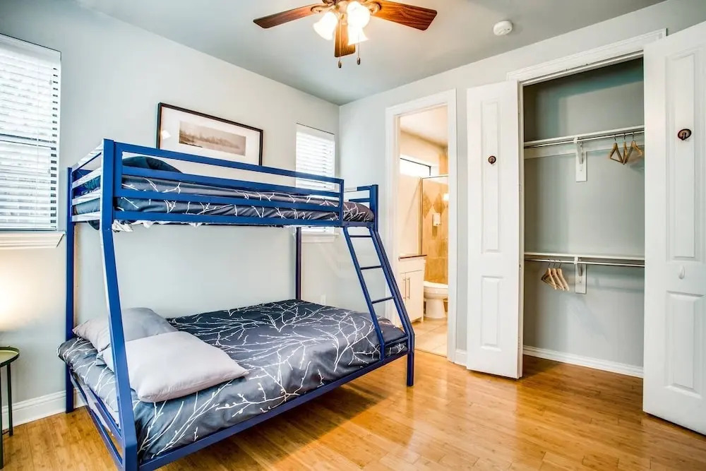 Grand Oak Lawn Town Home