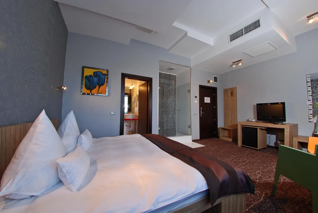 West City Hotel