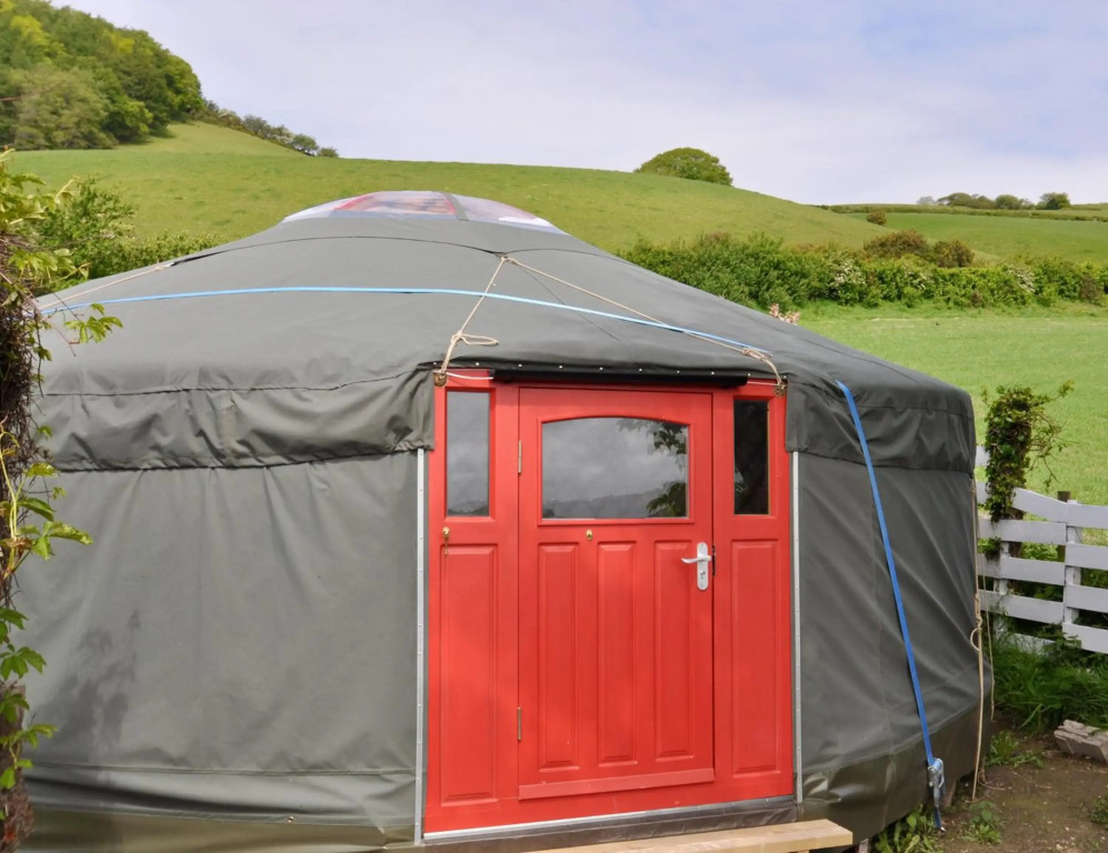 Luxurious underfloor heated Yurt with Hot tub