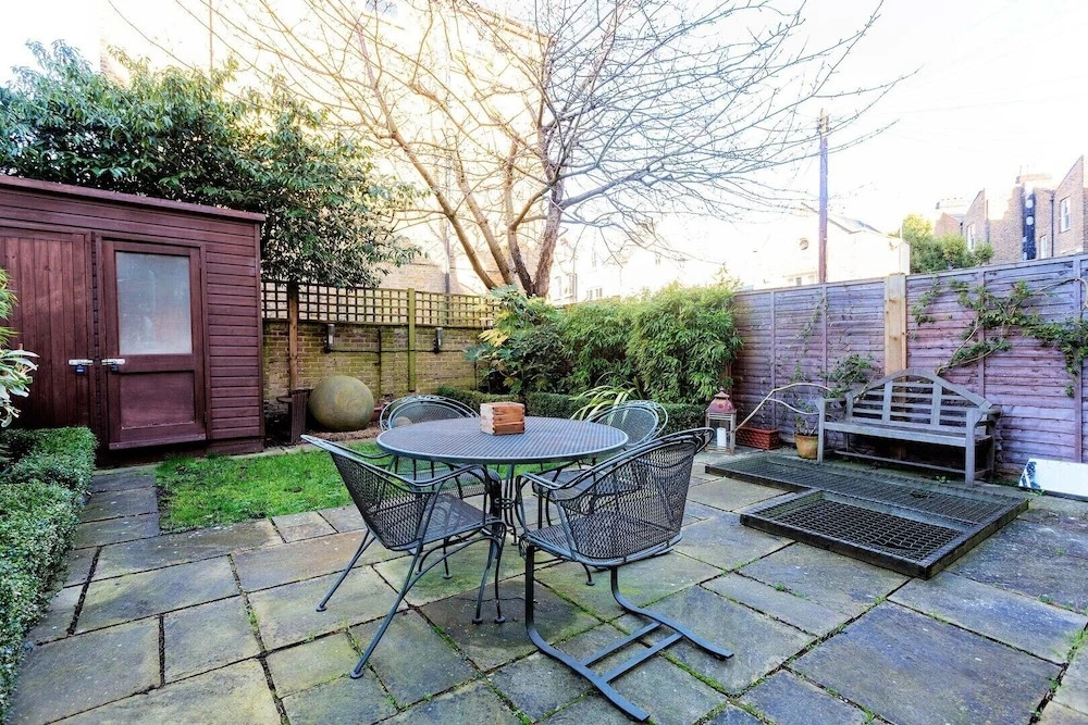 Peaceful in Wimbledon