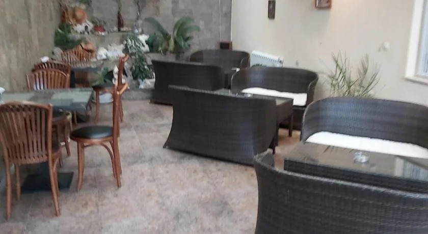 Hotel Avis