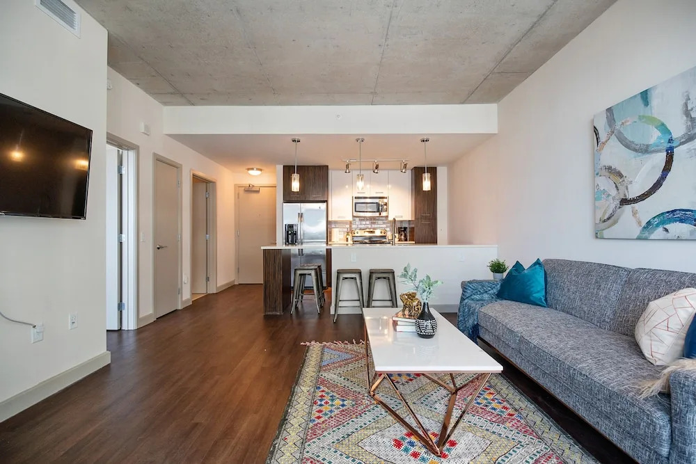 The Luxe Suites at University City