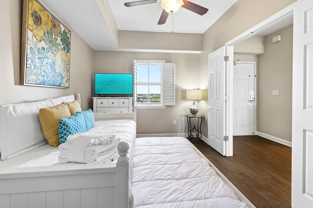 The Inn At Crystal Beach Ph 702 4 Bedroom Condo