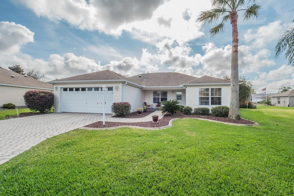 Deerfield Lane 1253 by White Pelican VR
