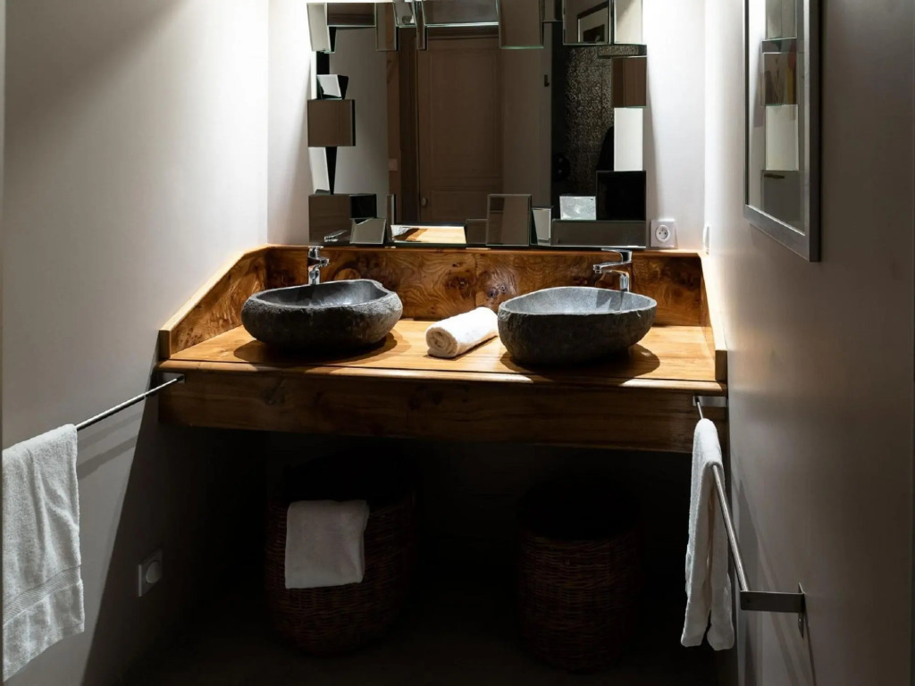 Nice holiday home in Nouvelle-Aquitaine with indoor pool