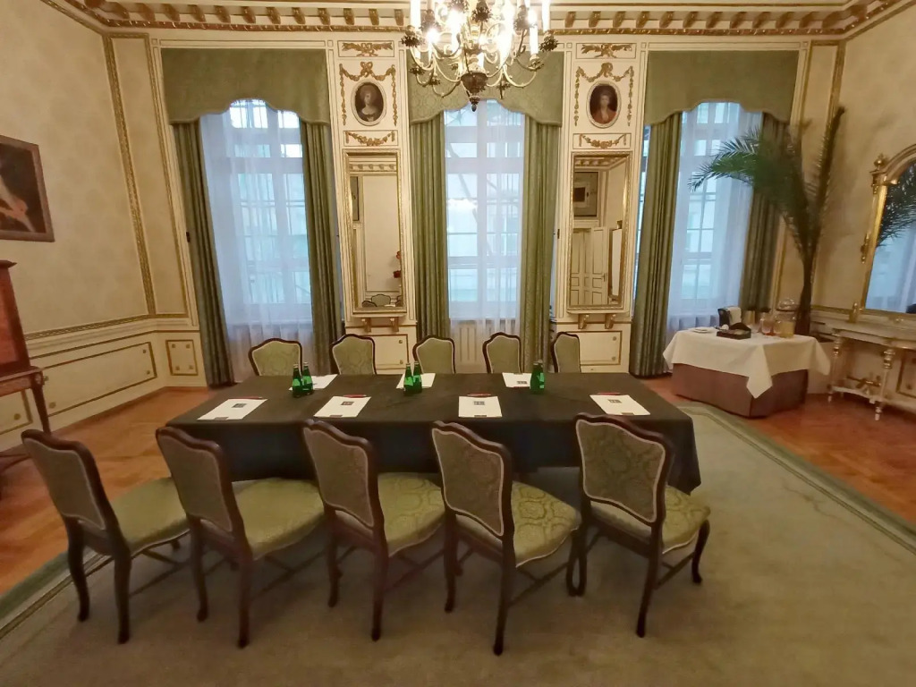 Grand Hotel