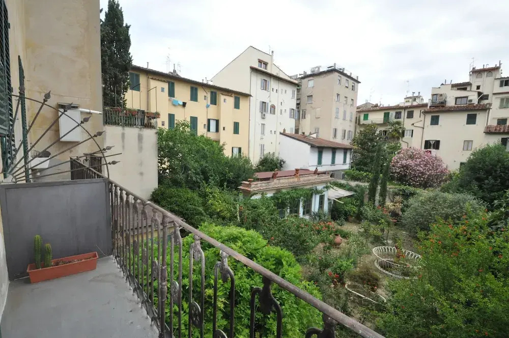 A Few Steps To Independence Square Delightful 3BD