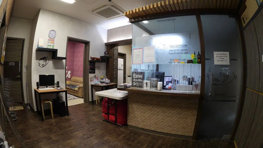 HI Guest House - Hostel