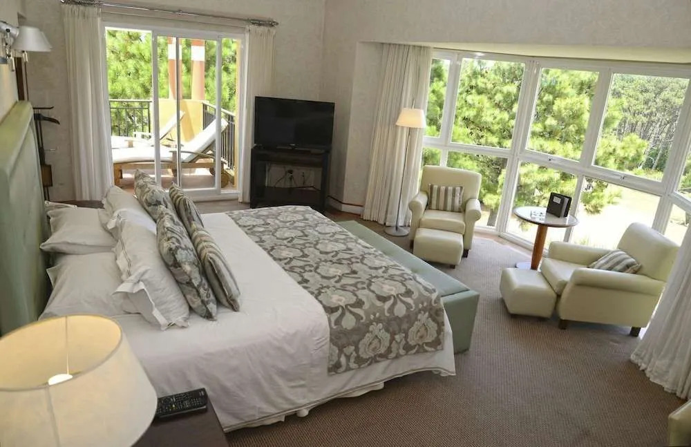 Victoria Fields Hotel & Resort