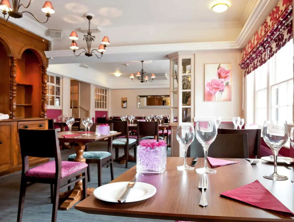 The White Horse - A Heartwood Inn