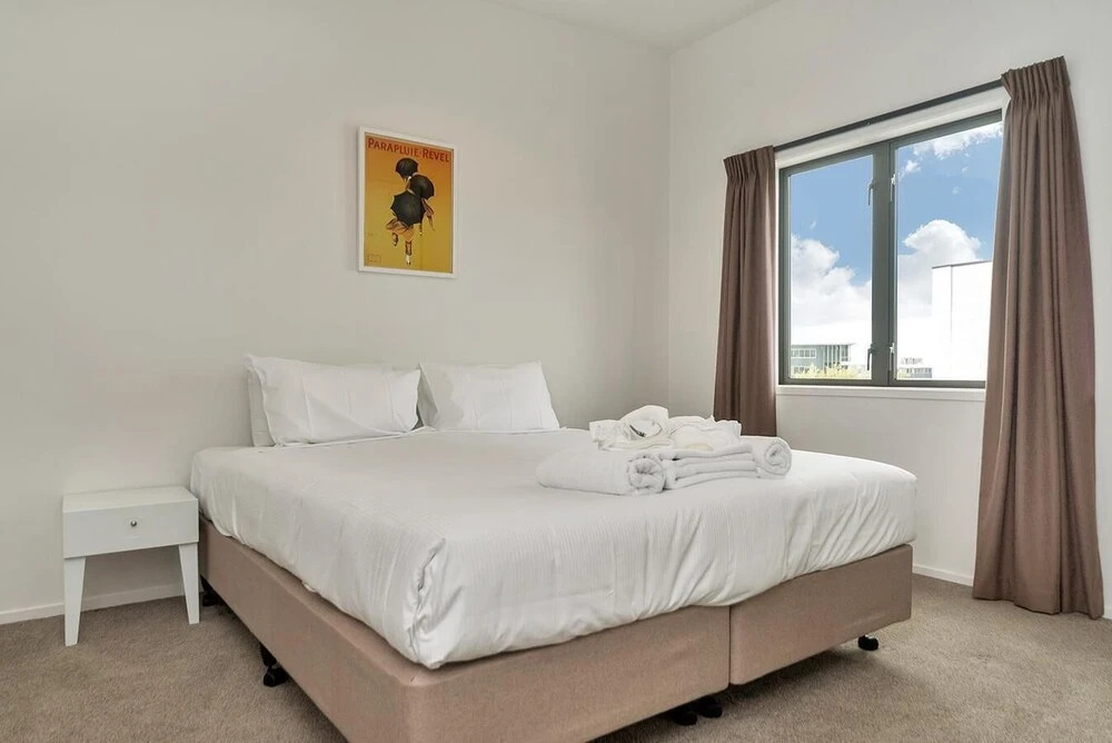 QV Modern 3 Level Sunny Townhouse - 640