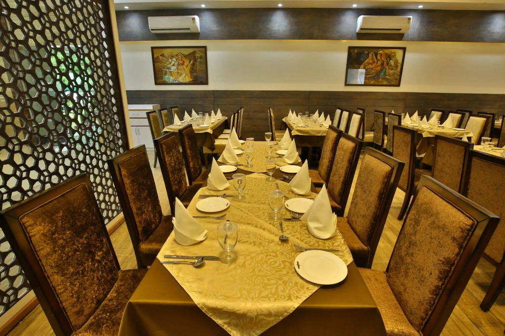 Jhansi Hotel