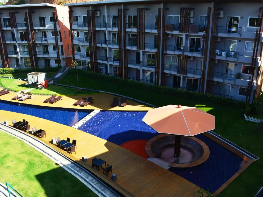 Replay Pool Villa