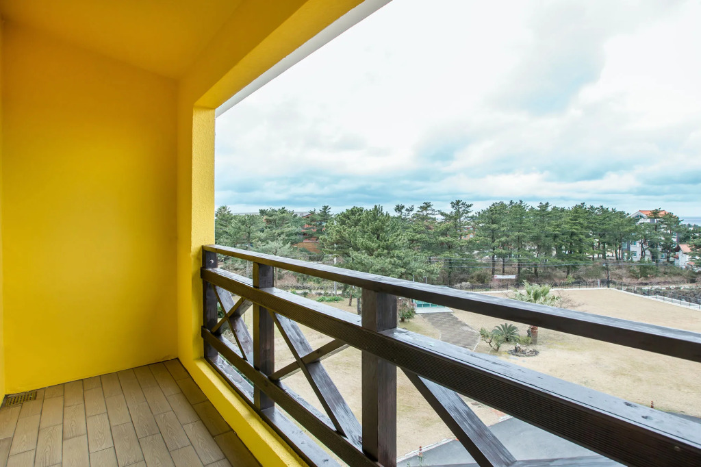 Whinstone Hotel & Resort