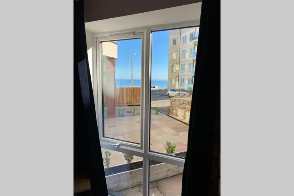 Luxury Modern 2Bed Seafront Apartment in Rhos on Sea