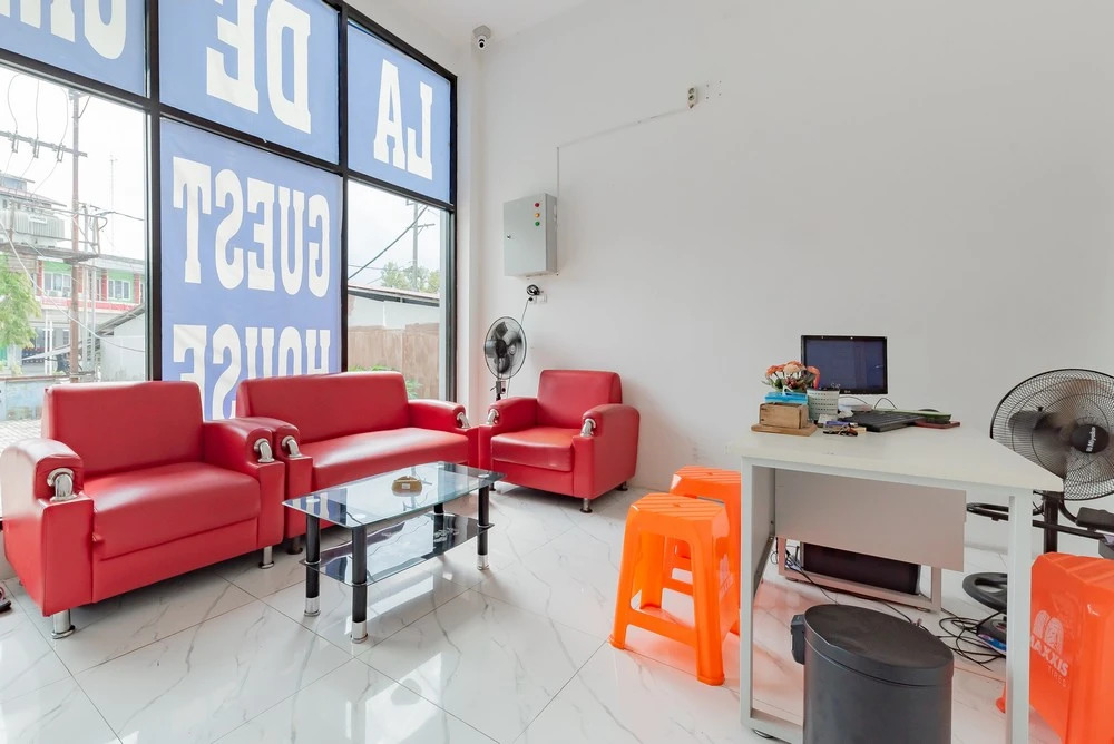 Urbanview Hotel La De Grizz Syariah Sampit by RedDoorz