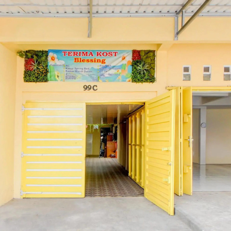 Hotel O Alun-Alun Purwokerto Near Gor Satria Purwokerto Formerly Guest House Blessing