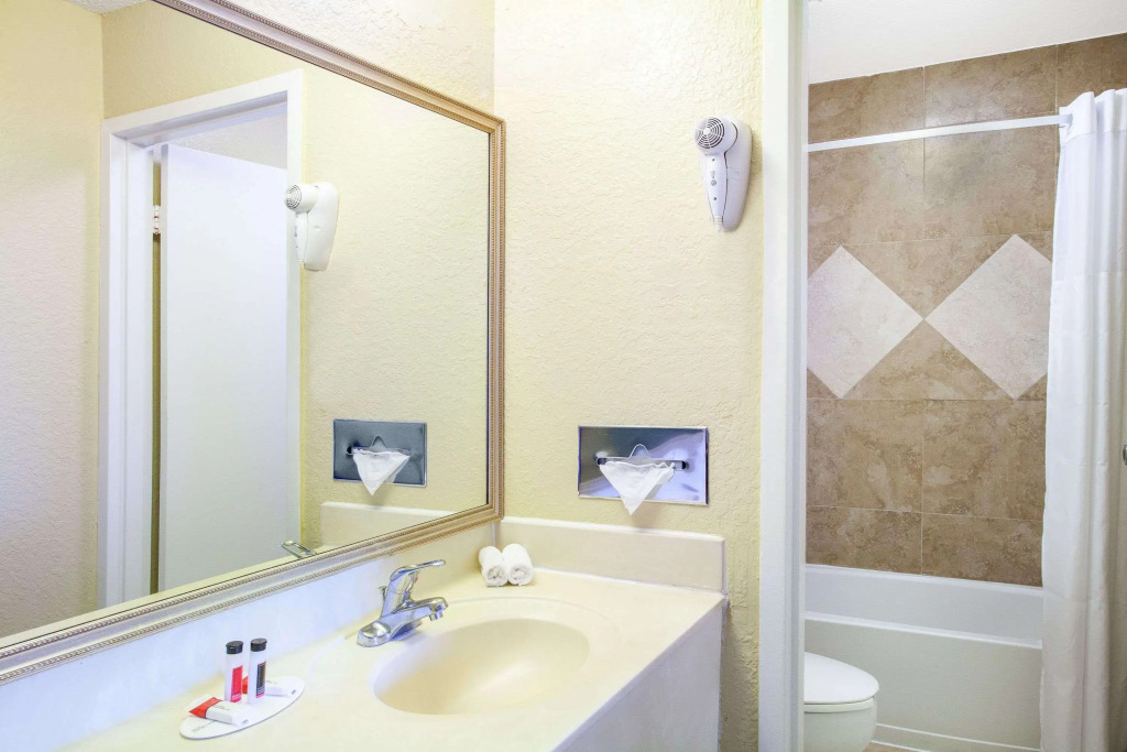 Days Inn by Wyndham Orlando Downtown