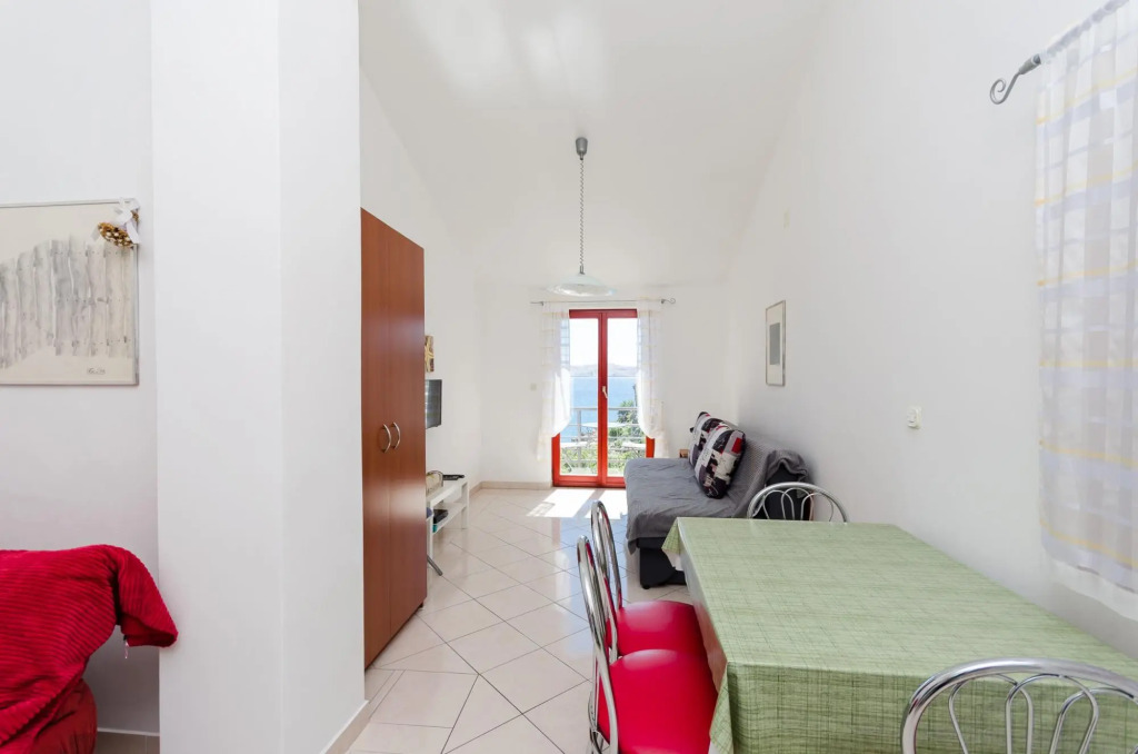 Apartments Mladen