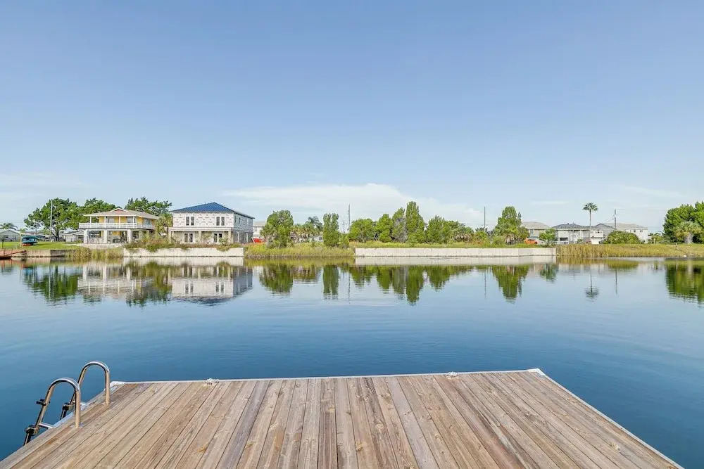 Bright Bayfront Home < 2 Mi to Hernando Beach!
