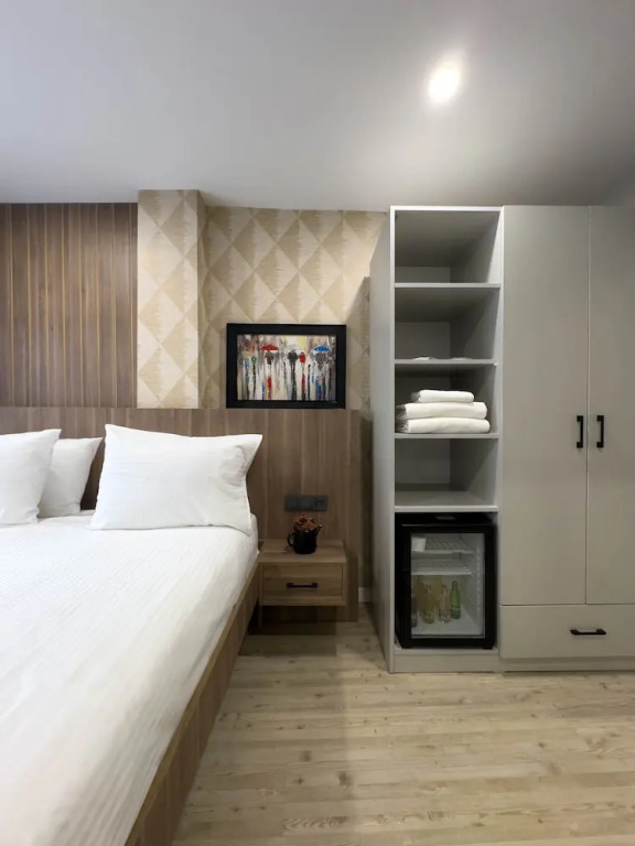 Zeno Suites Hotel