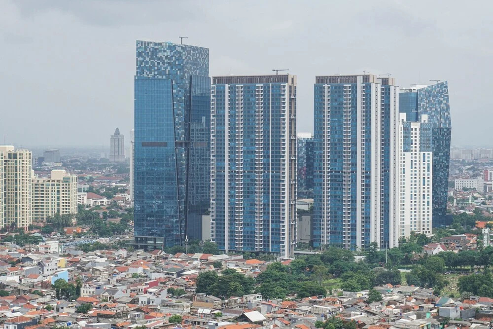 Strategic Location 1BR The Wave Apartment with City View