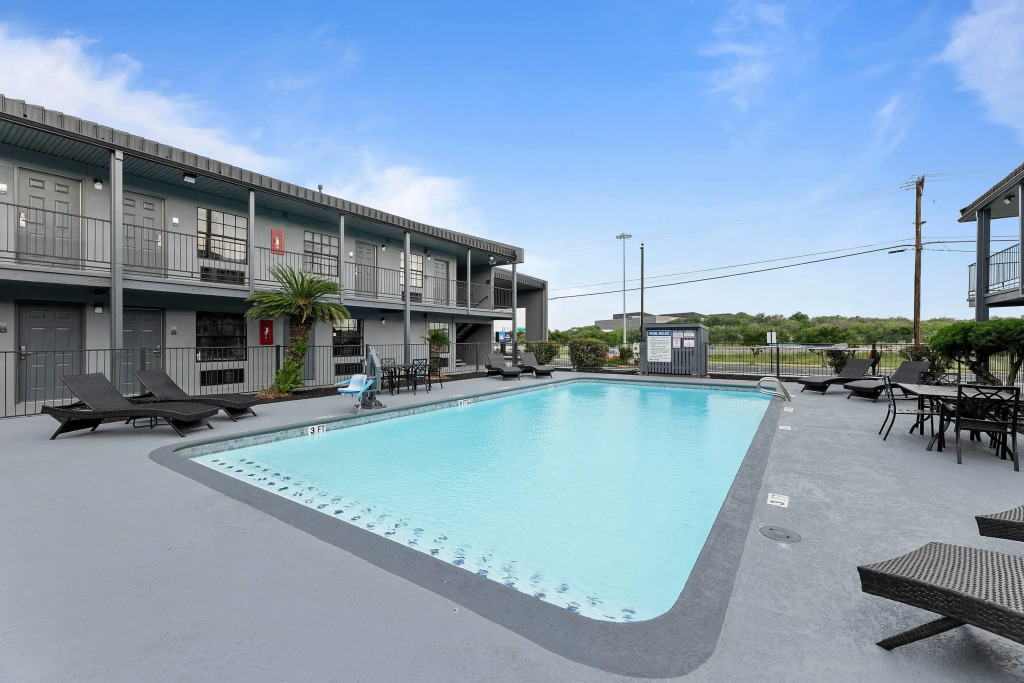 Days Inn By Wyndham San Antonio Near Lackland Afb