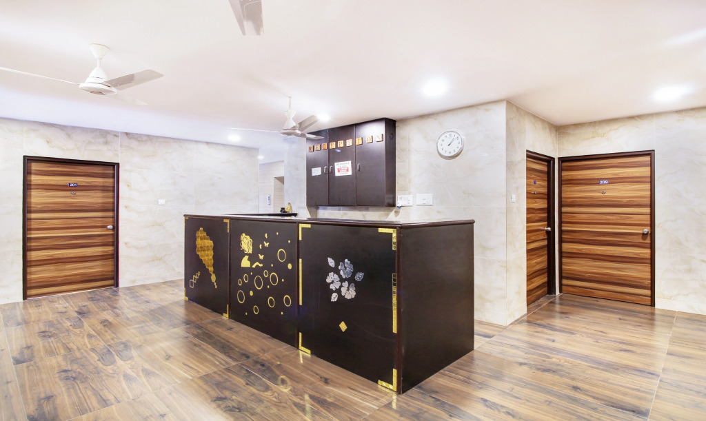 Oyo 27844 Seven a Luxury Hotel