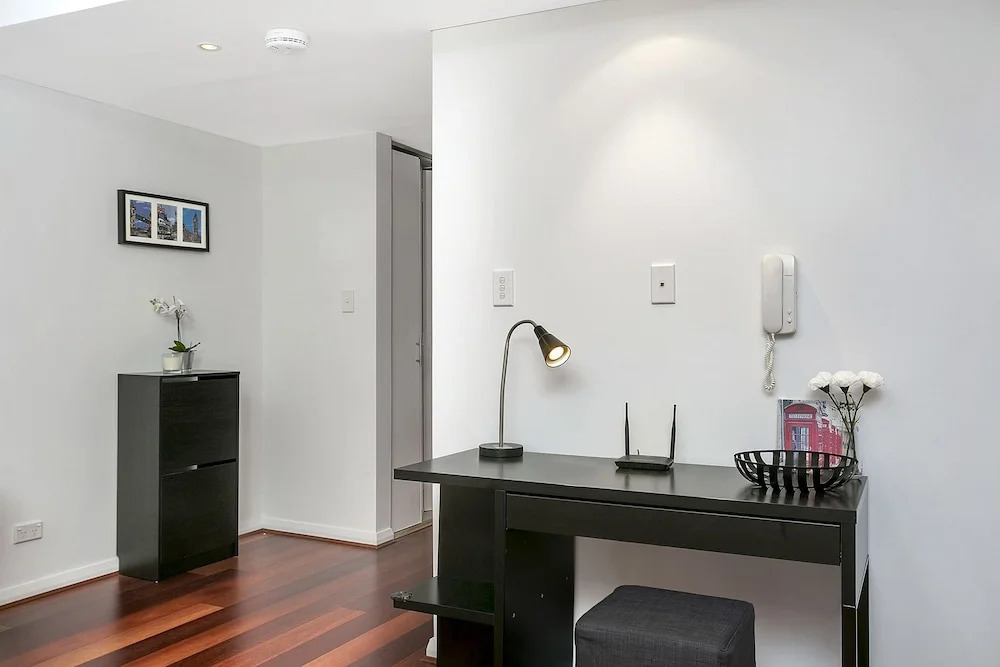 Contemporary Garden Apartment - SINC1